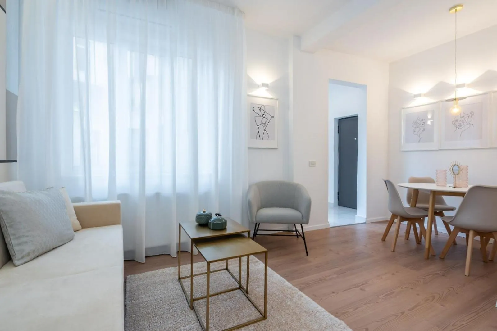 Chic Apartament In Piata Universitatii Bucharest 0*,