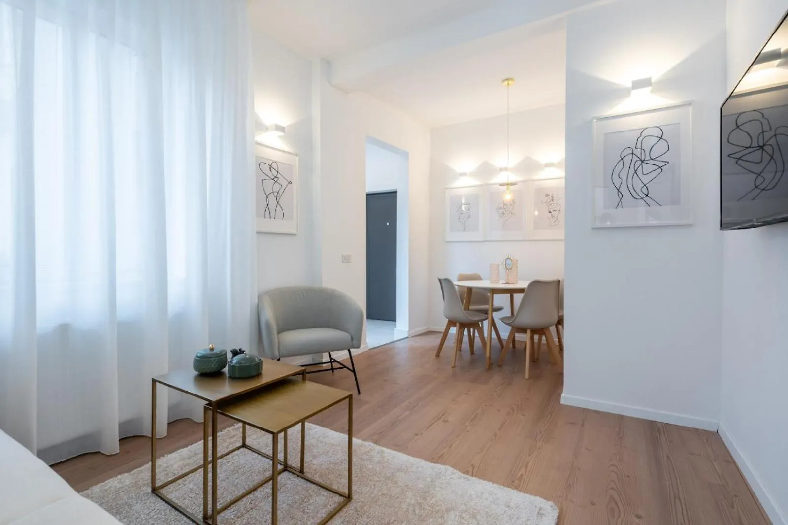 Chic Apartament In Piata Universitatii Bucharest Apartment